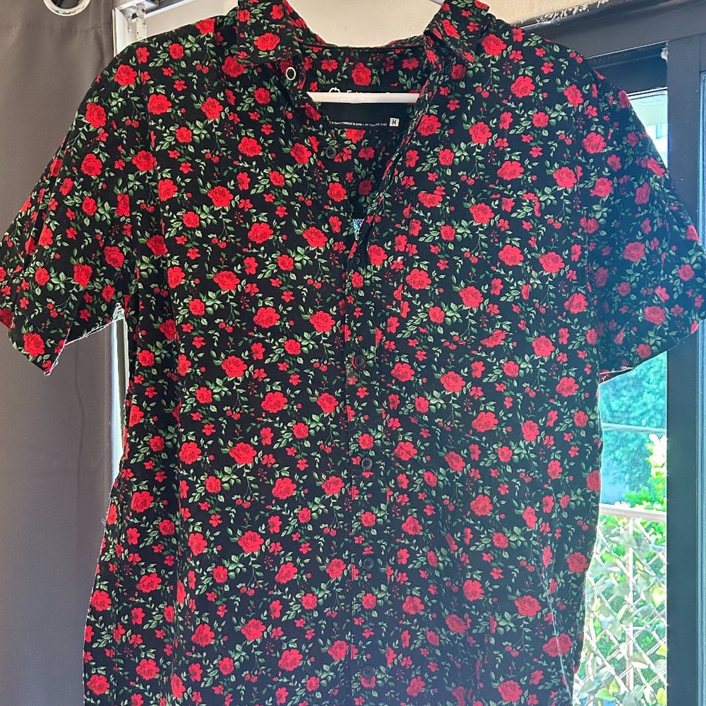 COACHELLA EMPYRE Stylish Red Roses Black Short-Sleeved Button Down